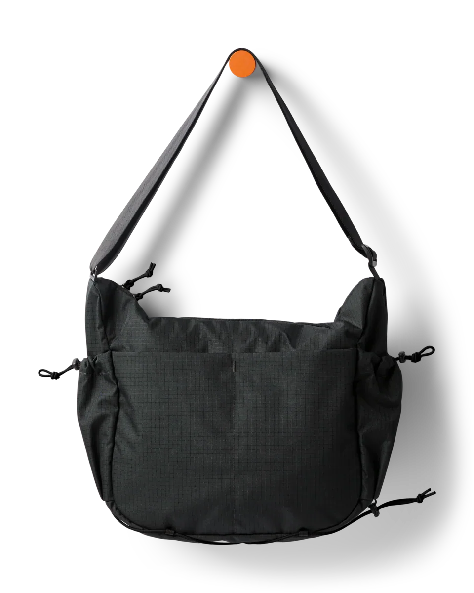 Viaje 12L Shoulder Bag